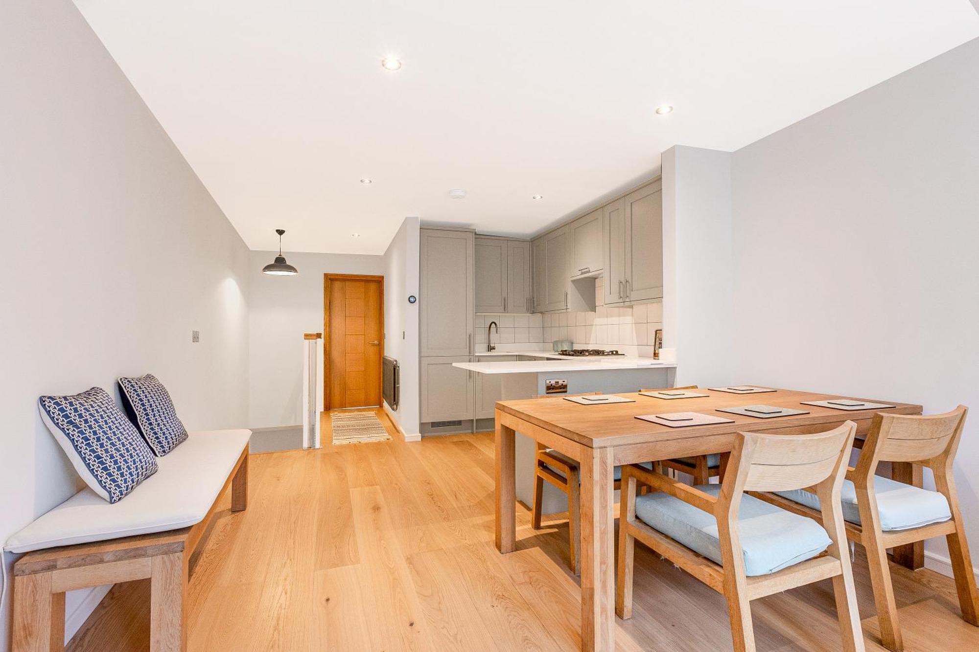Contemporary 2Br Duplex With A Patio In Chelsea Apartment London Ngoại thất bức ảnh